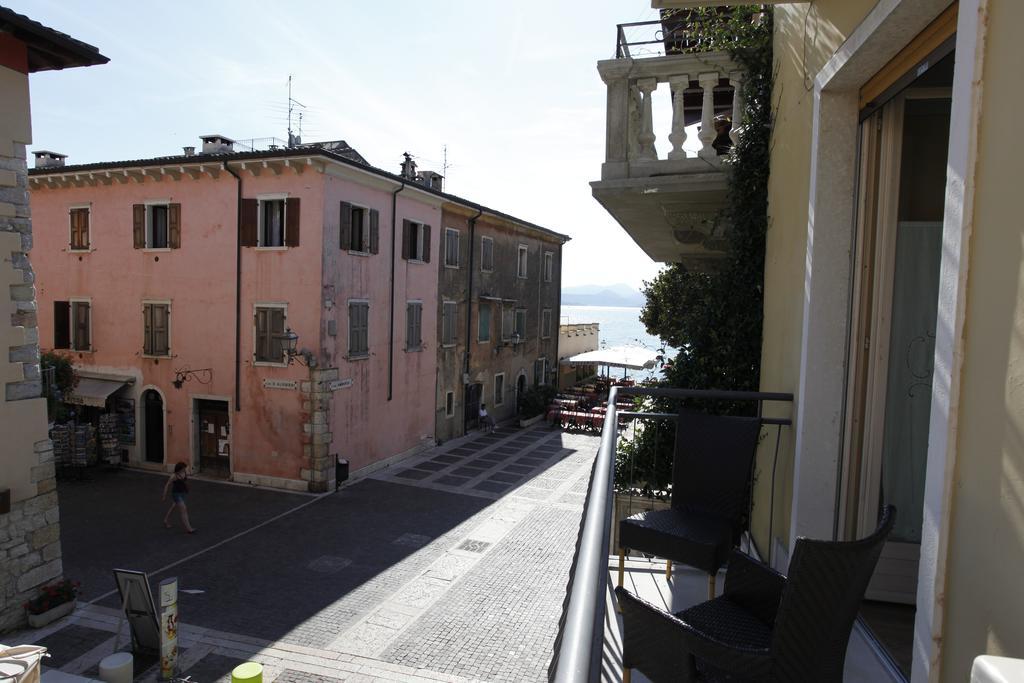 Appartamenti Piazza Umberto I Torri Del Benaco Quarto foto