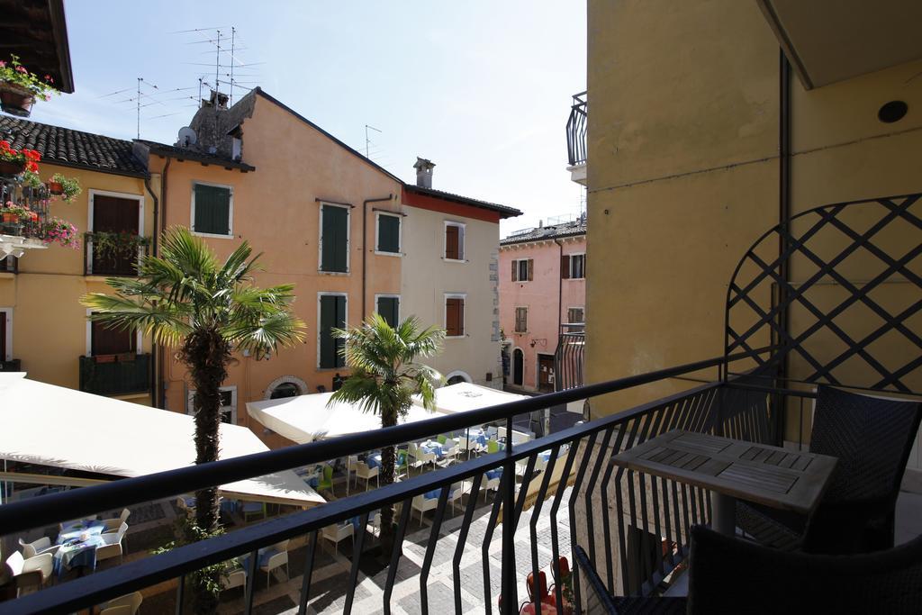 Appartamenti Piazza Umberto I Torri Del Benaco Quarto foto